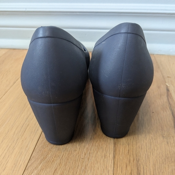 CROCS women Wedge Shoes Navy Blue Almond Tip Size 11 - Picture 4 of 9